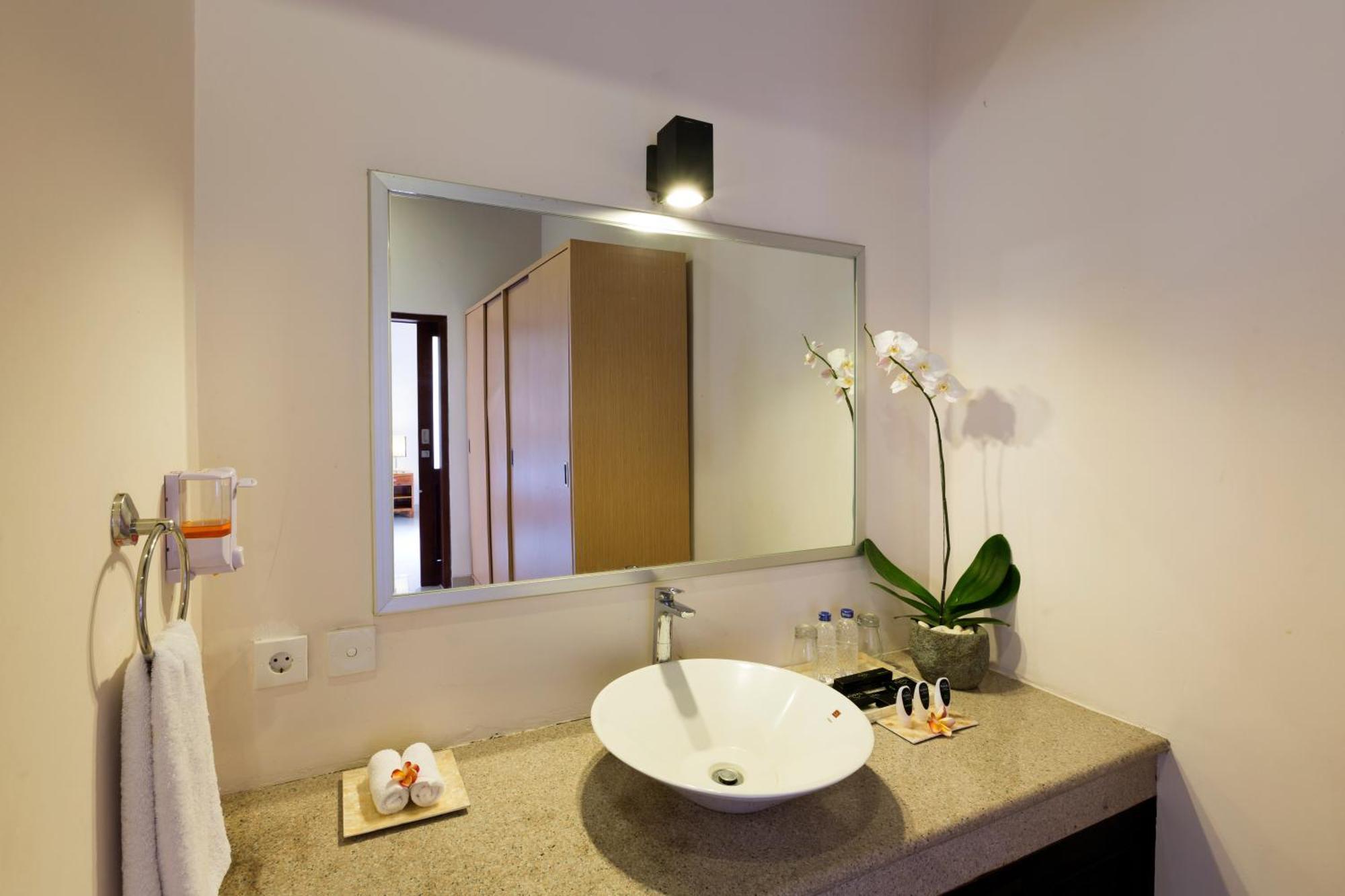 Kubal Villa And Living Seminyak Чангу Экстерьер фото